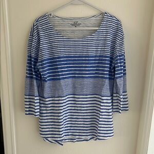 White and blue relaxed blouse with crew neck and 3/4 sleeves